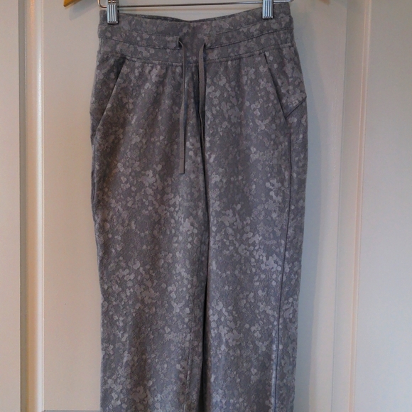 lululemon athletica Pants - Lululemon drawstring tapered joggers with pockets